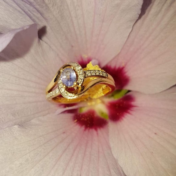 Meet your Posher, Hilary - Picture 1 of 1